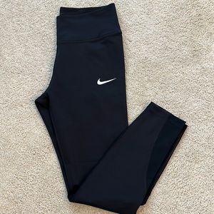 Nike Dri-Fit High-Waisted Cropped Leggings
